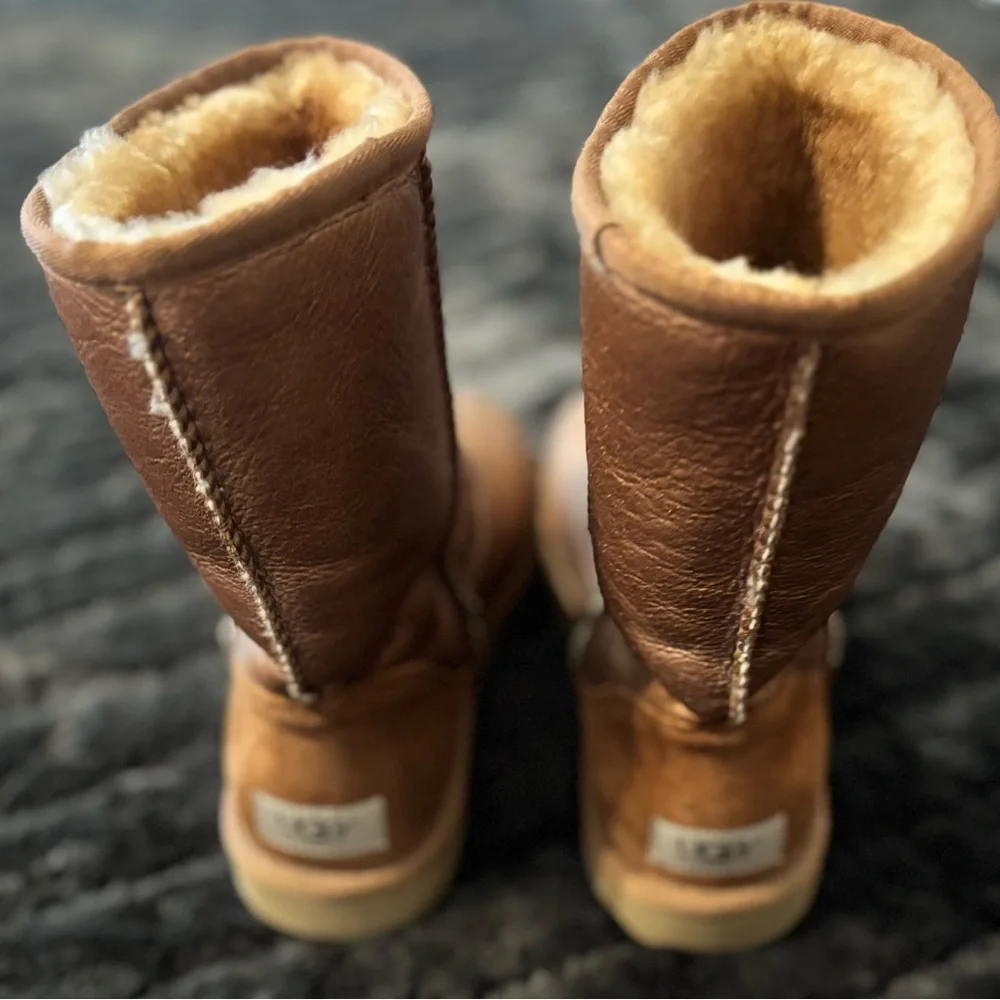 Ugg Classic Short in Metallic Bronze - Picture 2 of 6